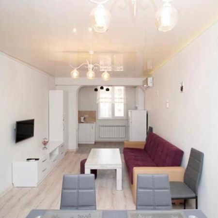 Excellent Apartment In The Republic Square Pushkin 3 Erivan Exterior foto
