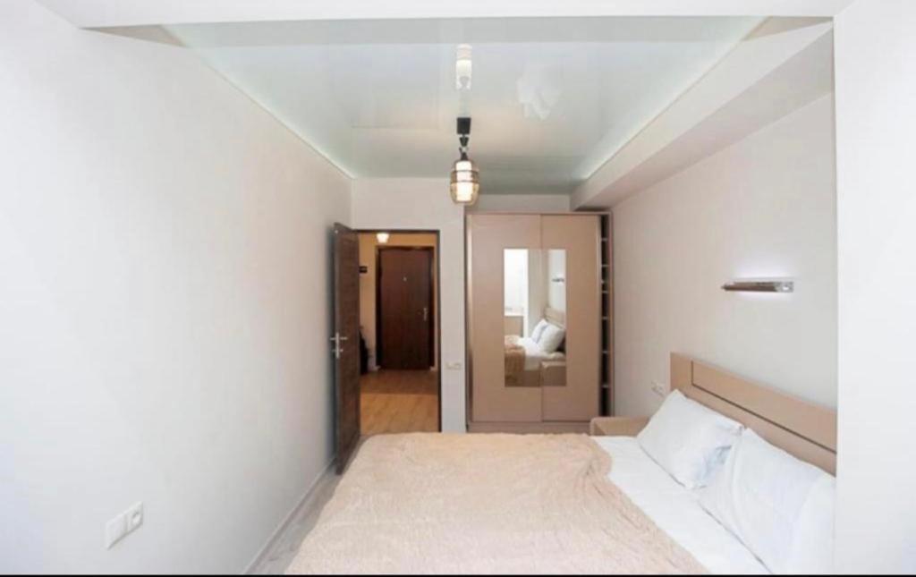 Excellent Apartment In The Republic Square Pushkin 3 Erivan Exterior foto